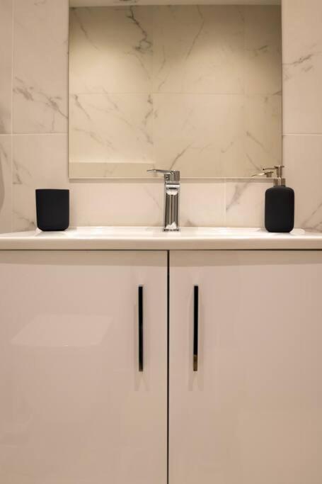 A11 Pristine & Comfy Studio Near Plaka & Parthenon Athen Exterior foto